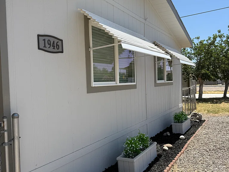 1946 Castleberry Ln — Photo 14