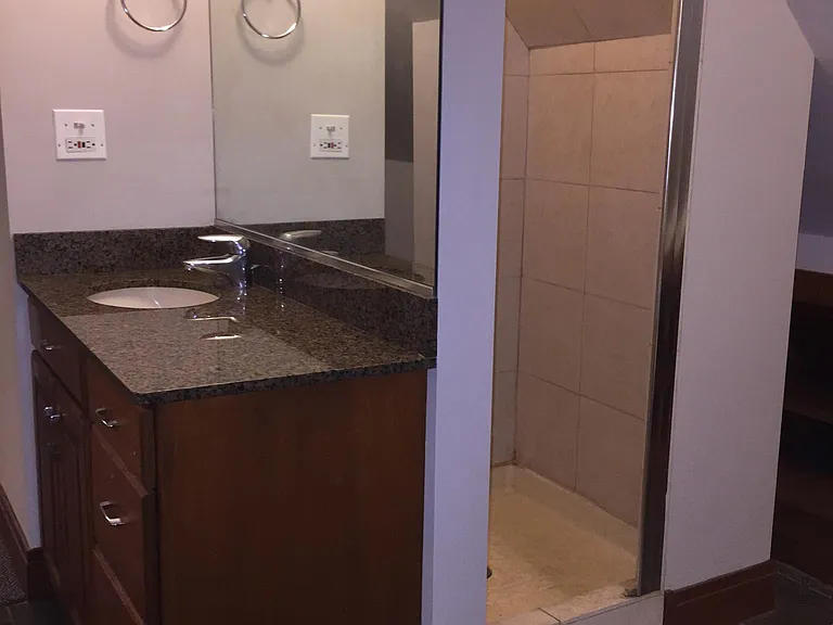 2727 N Lawndale Ave — Photo 11