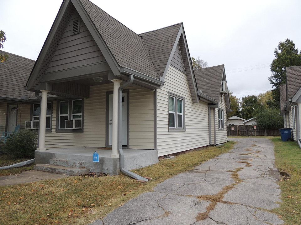Shared driveway to rear parking space
