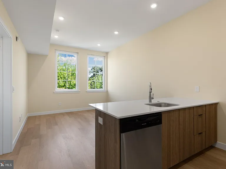 1701 S 4th St #203 — Photo 2
