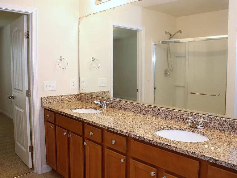 421 Chanson Dr — Photo 11