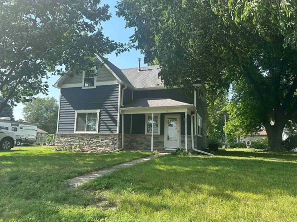 11906 Davis St, Roseland, NE 68973