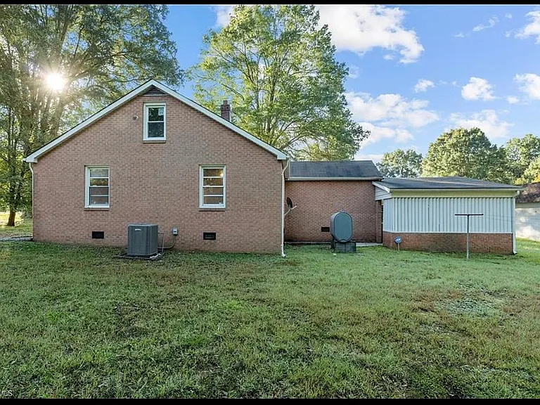 2462 Harrington Hwy — Photo 2