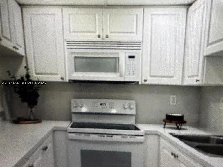 984 W 40th St #2 — Photo 9
