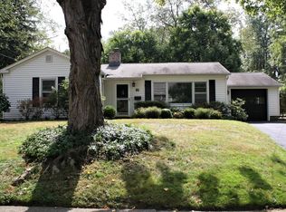 81 Olive St, Chagrin Falls, OH