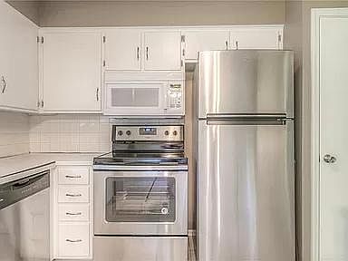4th image of 3618 S Scott Ave