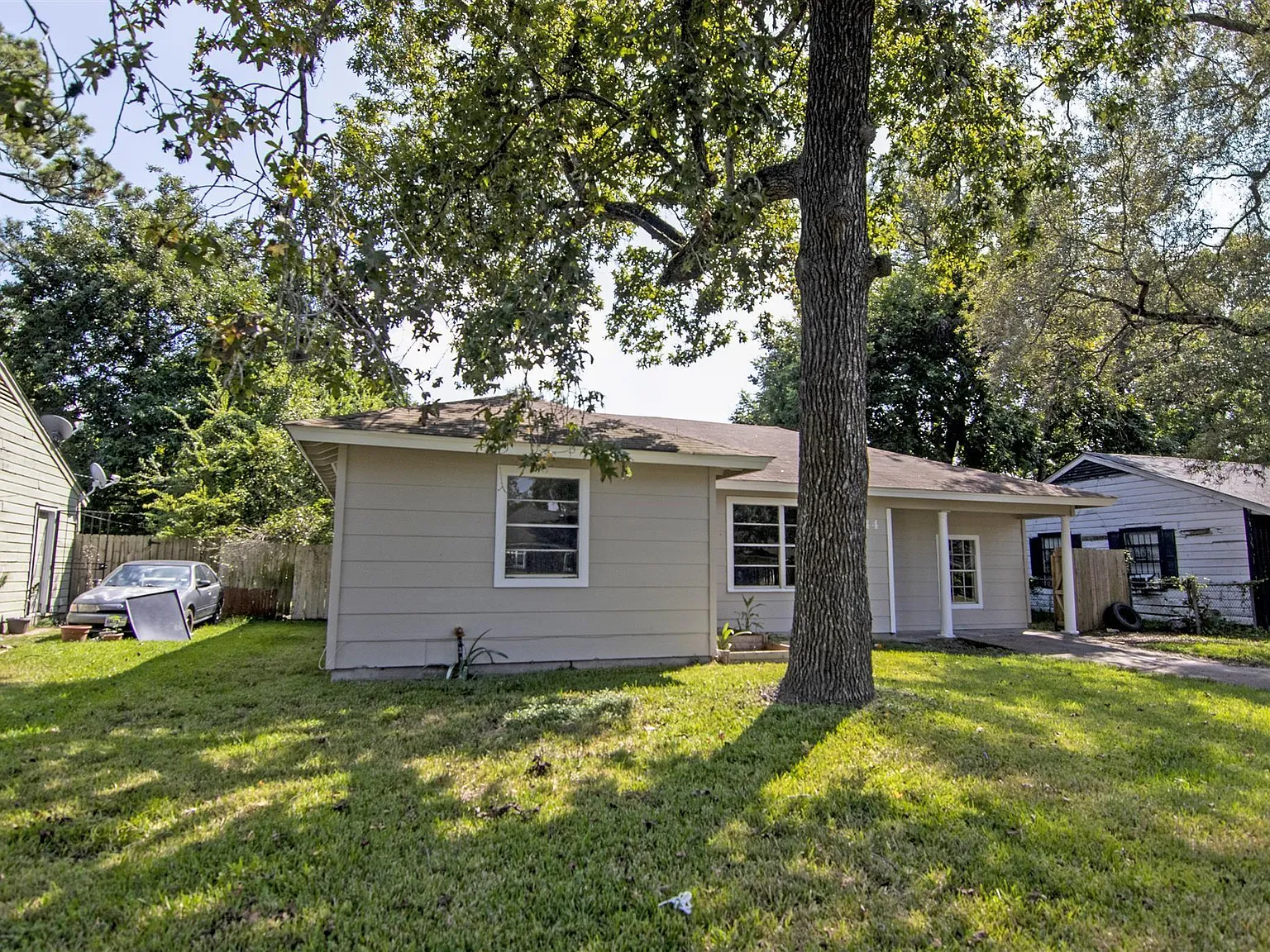 3 bed, 1.0 bath, 1252 sqft, $1,395 — Photo 2