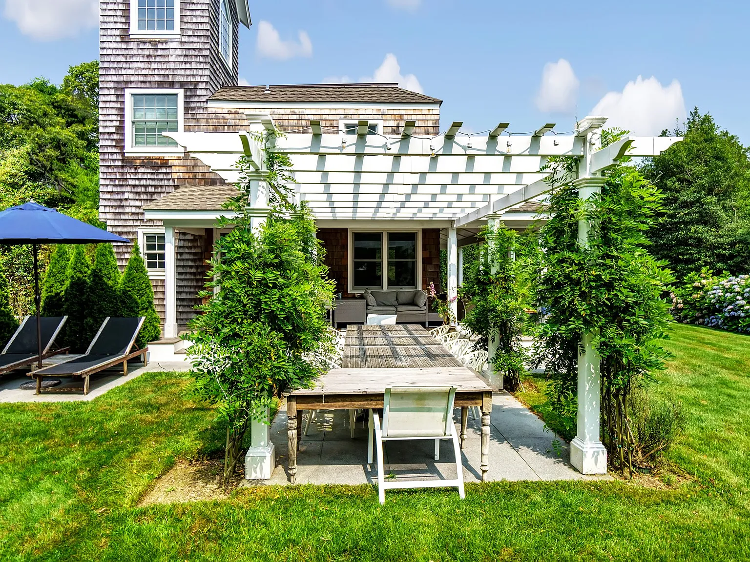 Summer in the heart of Westhampton Beach — Photo 4