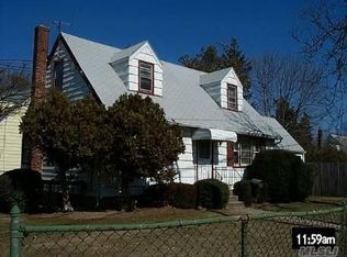 306 W Old Country Rd, Hicksville, NY 11801