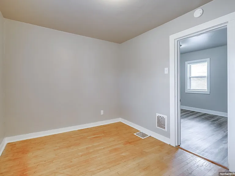 210 - 212 Doty St — Photo 11