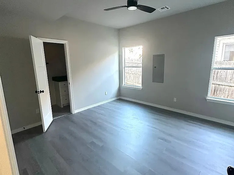 422 S Park St — Photo 5