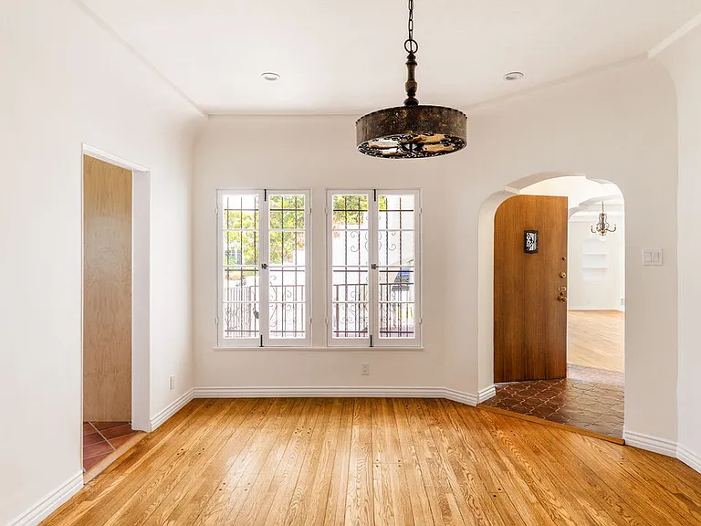 1063 S Genesee Ave — Photo 4