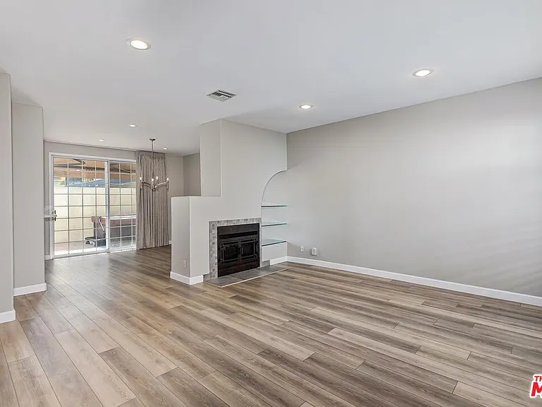 2333 Oak St #3 — Photo 9