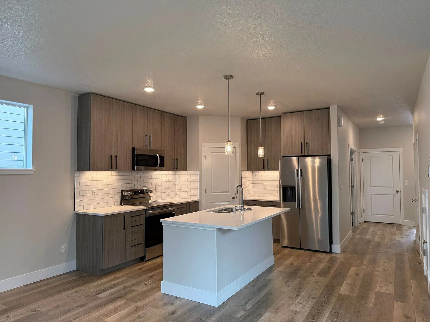Beautiful Three Bedroom New Construction Home For Rent — Photo 2