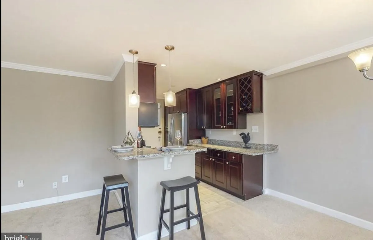 Building Photo - 6641 Wakefield Dr #219