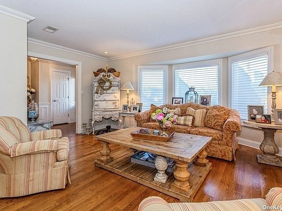 5th image of 33 Arnold Ct