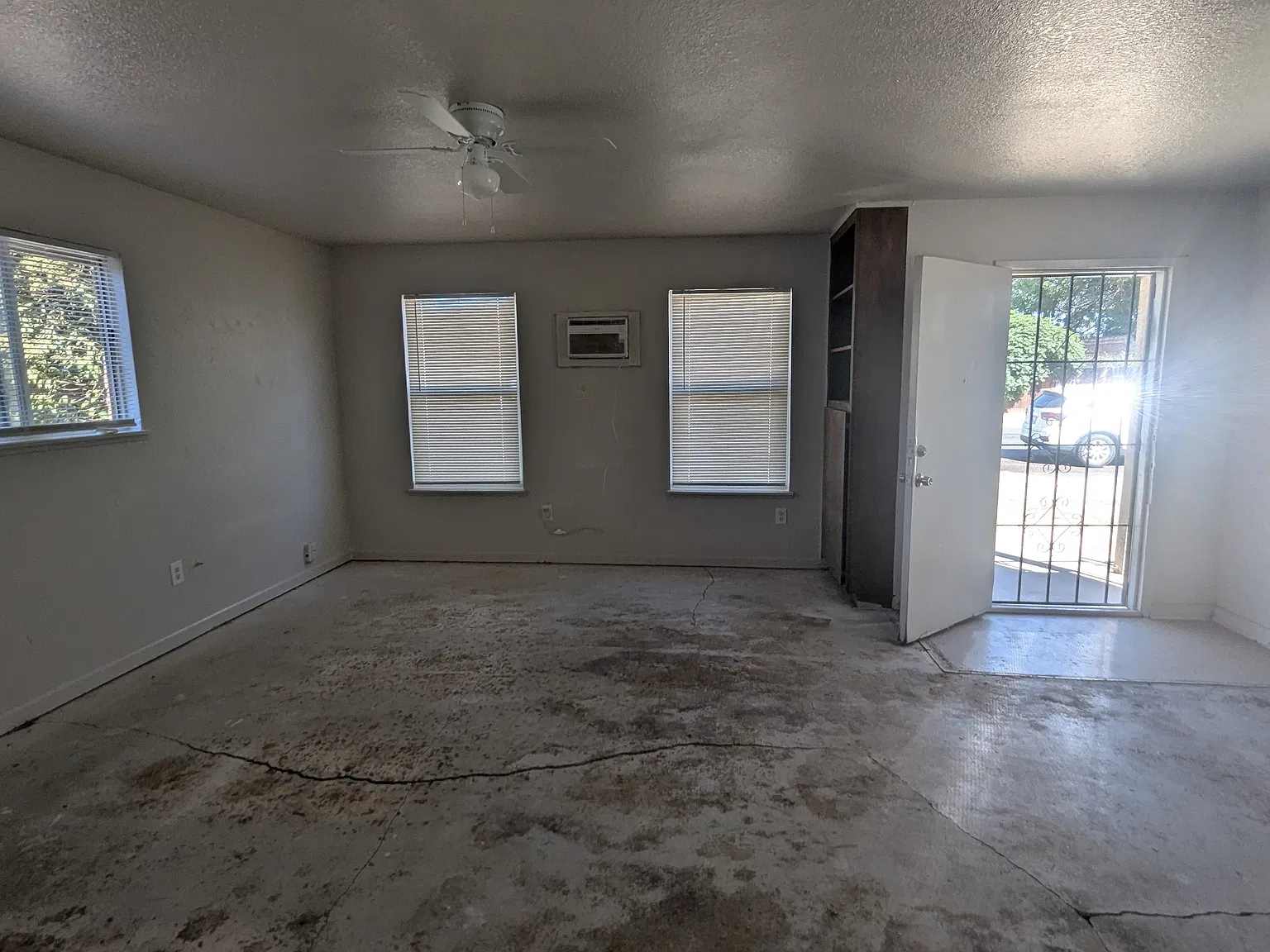 1 bed, 900 sqft, $1,000 — Photo 3