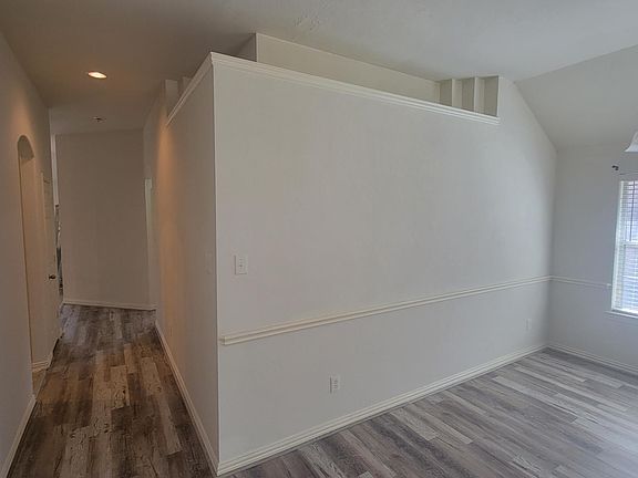 4th image of 1019 Fair Oaks Dr