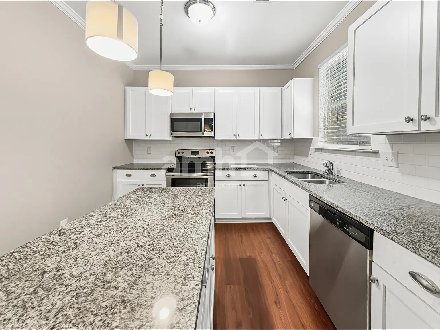 4 bed, 2.0 bath, 2348 sqft, $2,425 — Photo 3
