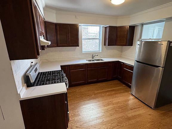 5th image of 2941 N Marmora Ave #1