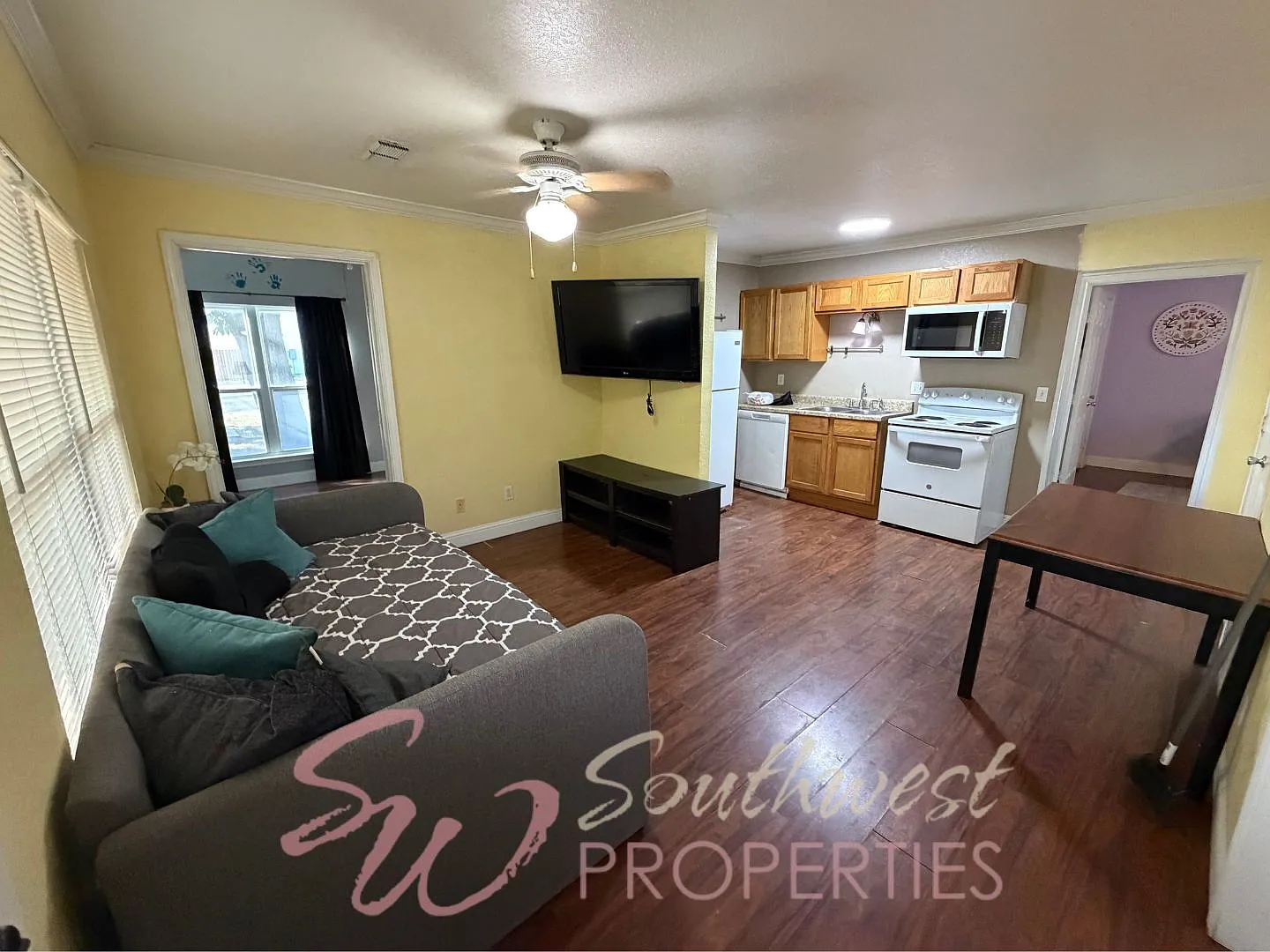3 bed, 2.0 bath, 961 sqft, $1,600 — Photo 4