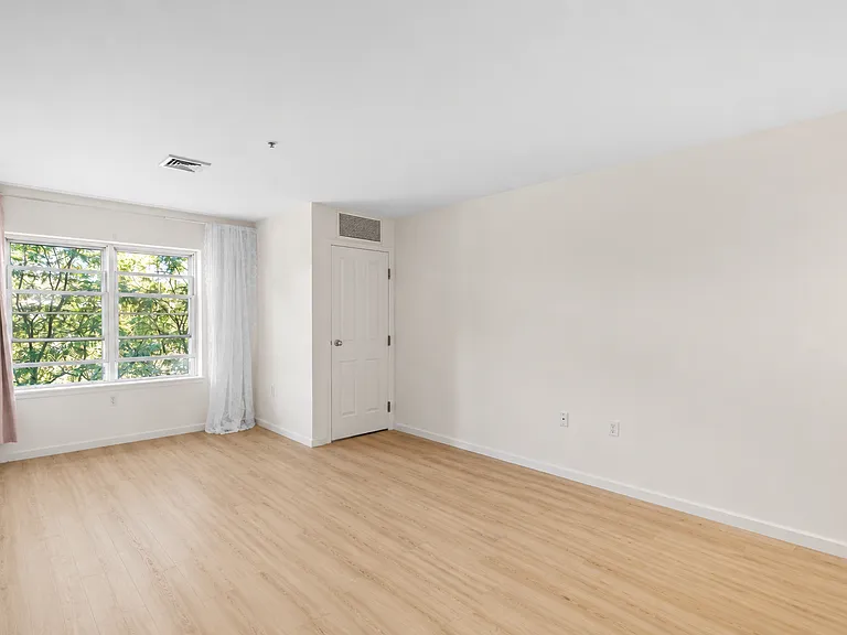 30 Franklin St #309 — Photo 5