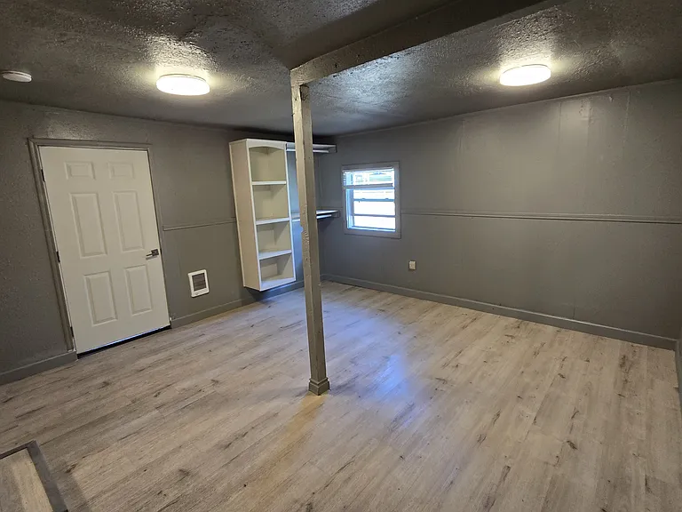 115 Charlotte St NE — Photo 2