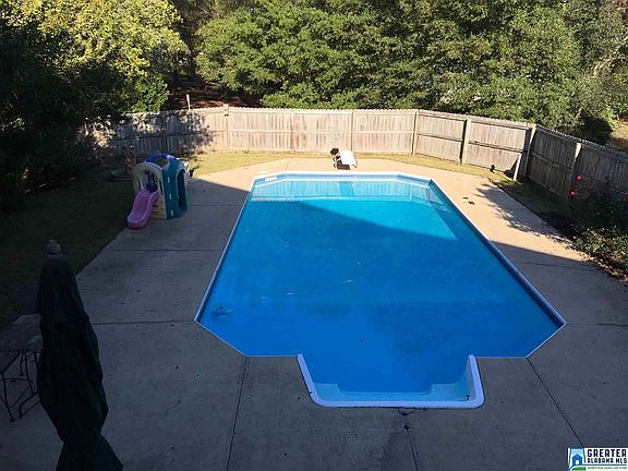 5th image of 81 N Village Dr