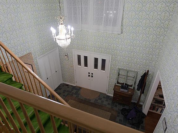 5th image of 117 Maple Ave