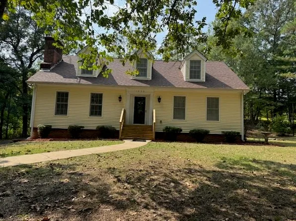 1409 Roper Rd, Bolivar, TN 38008