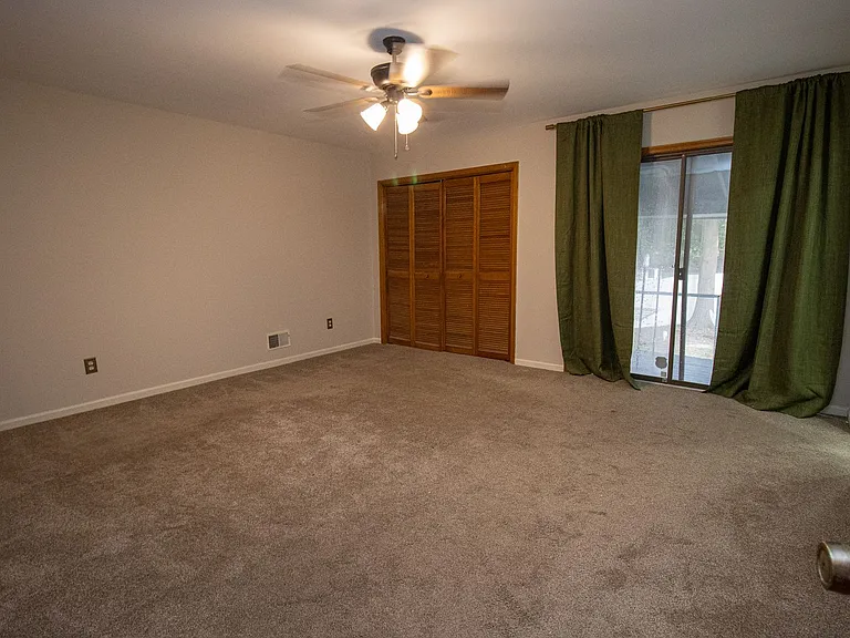 140 Land Of Lakes Cir — Photo 26
