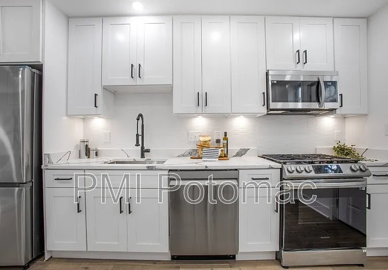 702 19th St NE — Photo 10