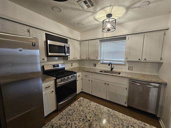 4th image of 5418 NW Cottonwood Dr