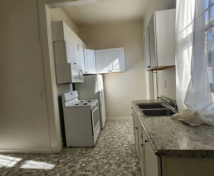 2419 J St #1 — Photo 6