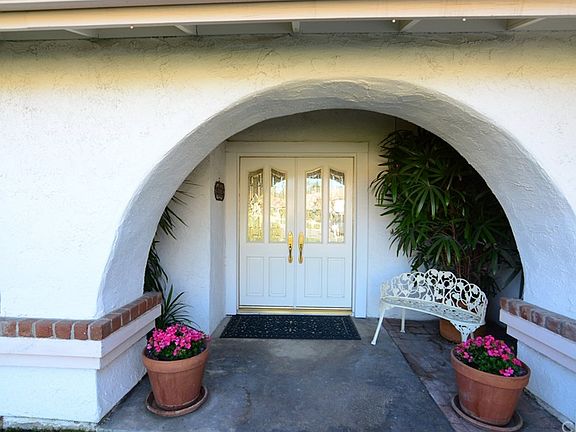 3rd image of 886 W Gina Ct