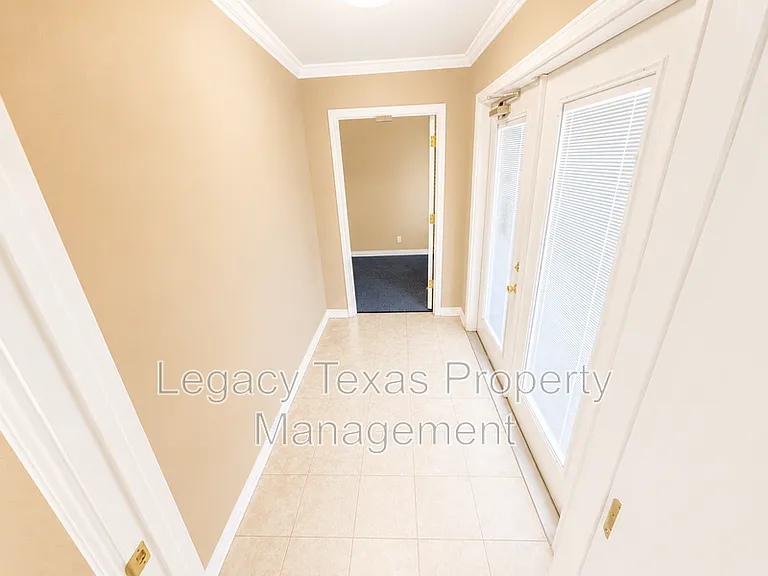 508 N Crowley Rd — Photo 8
