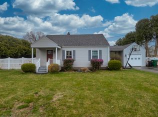 33 Wildermere St, Chicopee, MA 01020