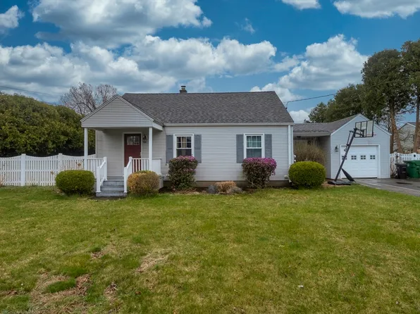 33 Wildermere St, Chicopee, MA 01020