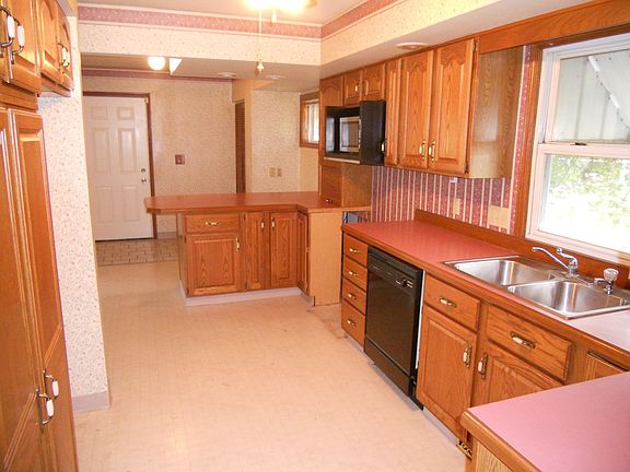 3rd image of 1134 Sussex Dr