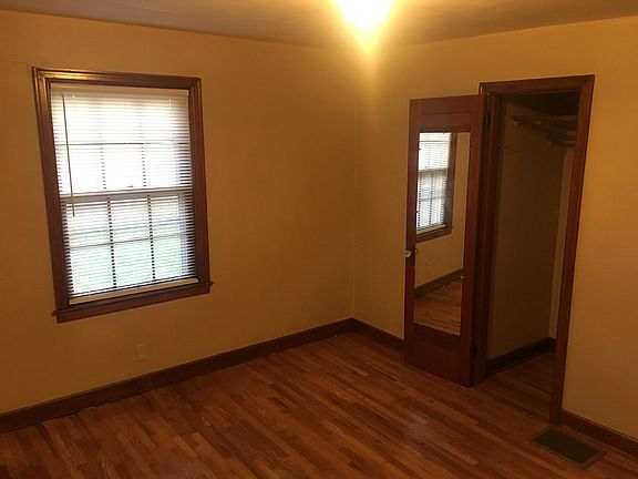 5th image of 330 Waller Ave