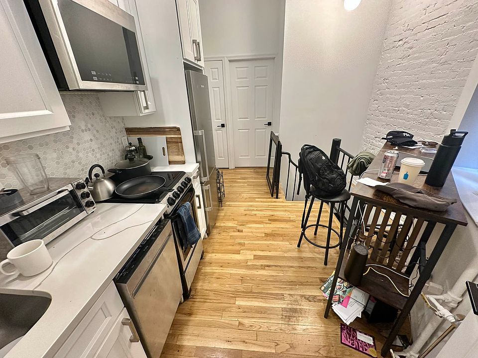 1st image of 222 E 21st St APT 1B