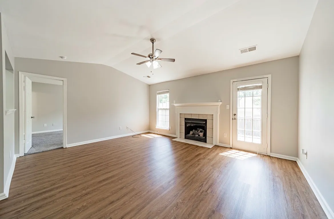 3 bed, 1486 sqft, $2,060 — Photo 3