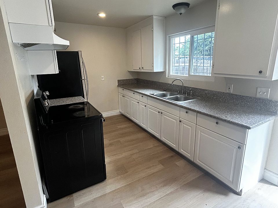 Clean and bright kitchen