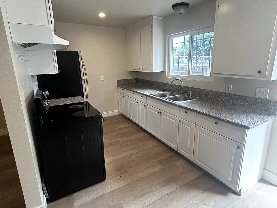 Clean and bright kitchen