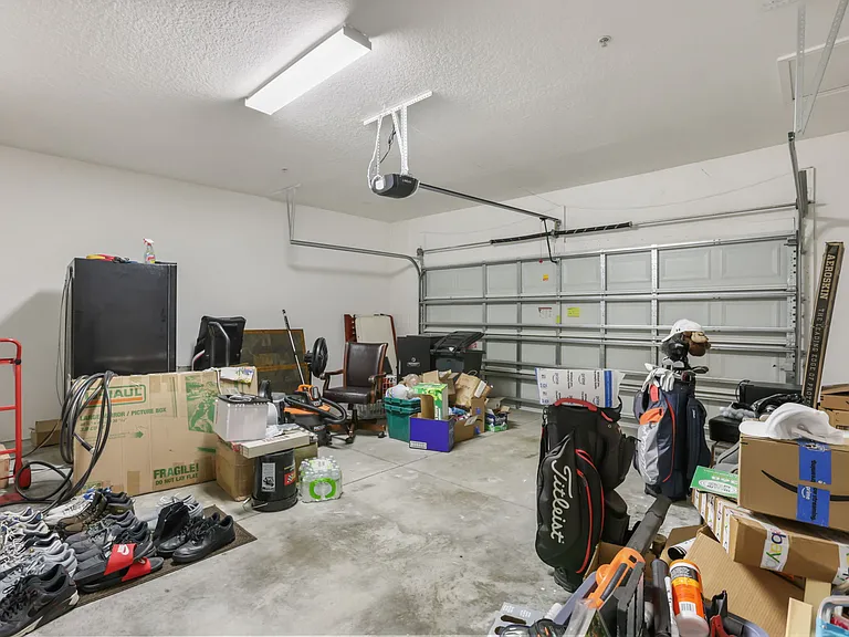 661 Hangnest Ln — Photo 32