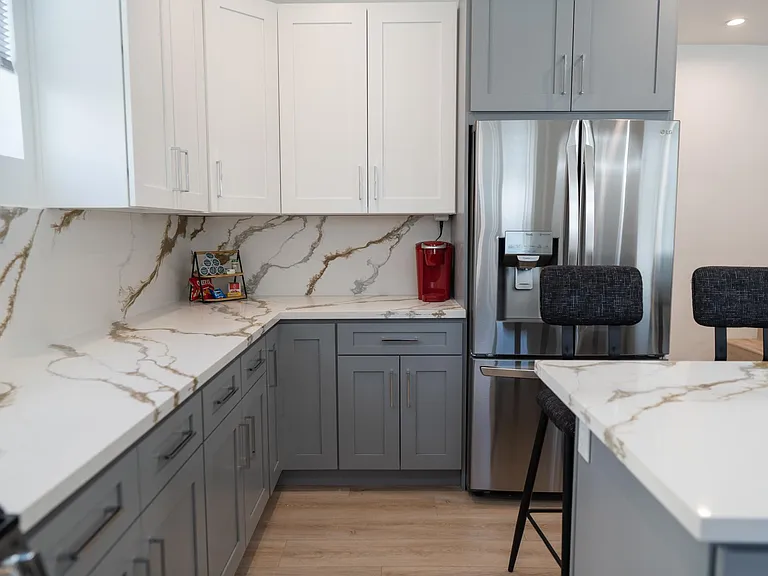 4833 Riverton Ave — Photo 24
