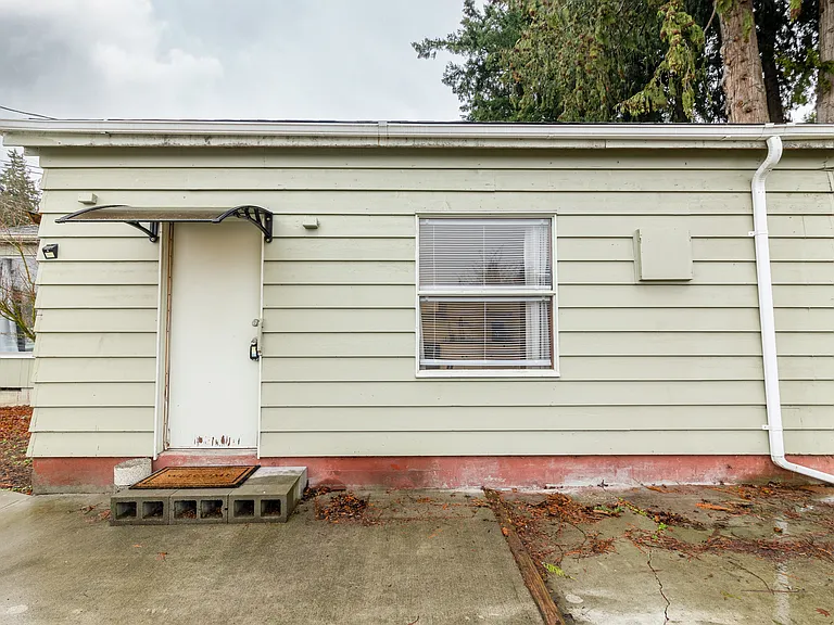 617 N Laventure Rd #B — Photo 14