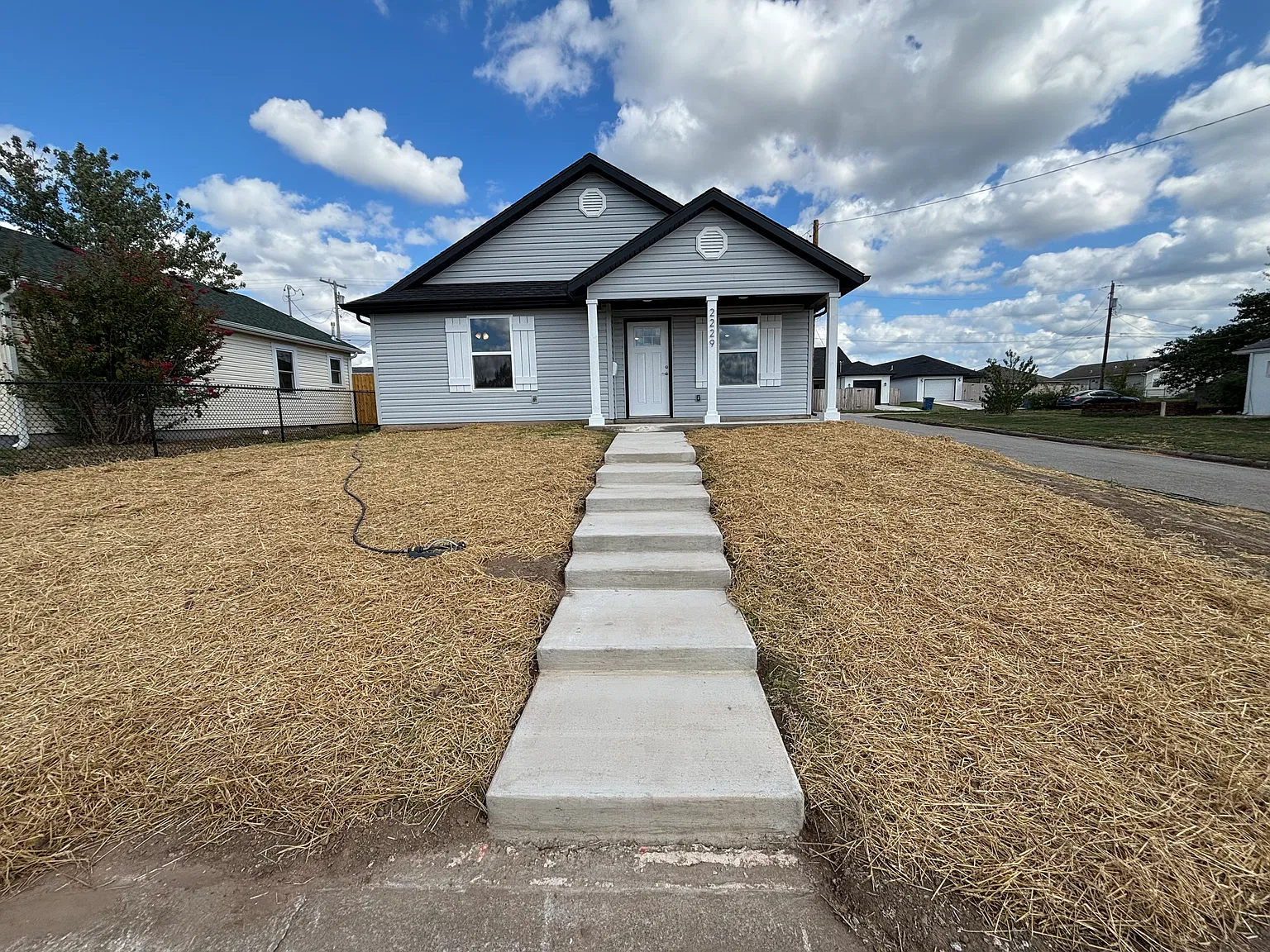 3 bed, 1200 sqft, $1,300 — Photo 1