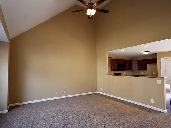 3rd image of 622 Hidden Valley Dr