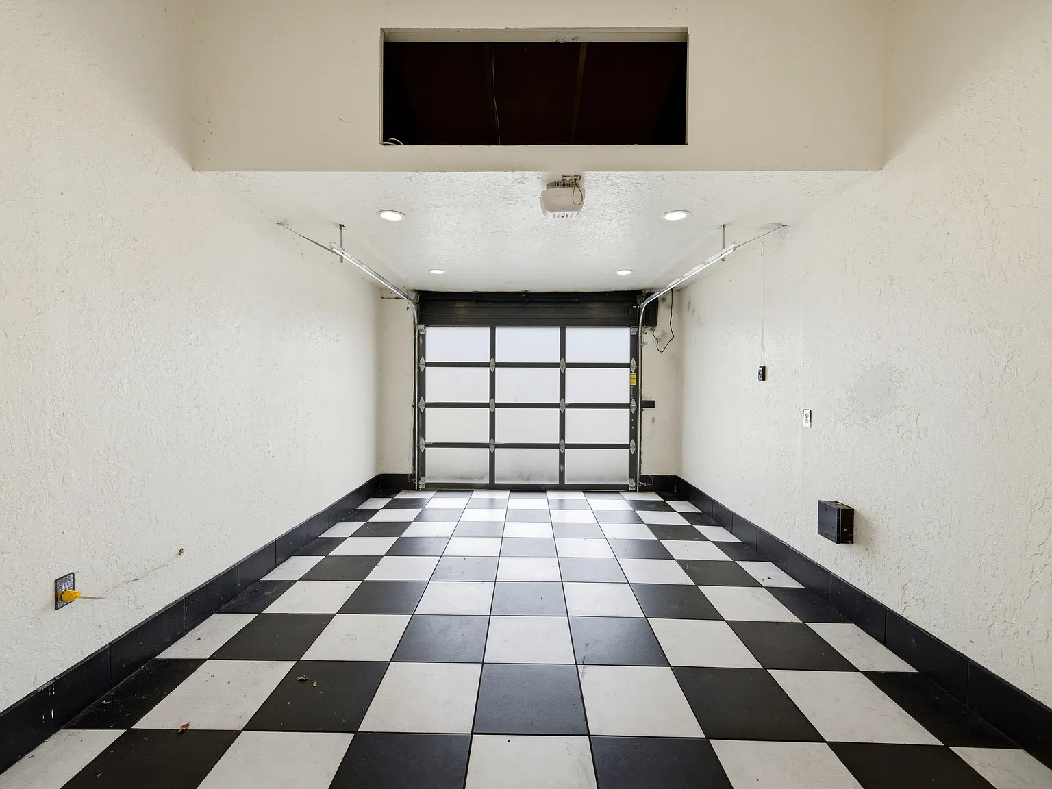 1 bed, 894 sqft, $2,000 — Photo 1